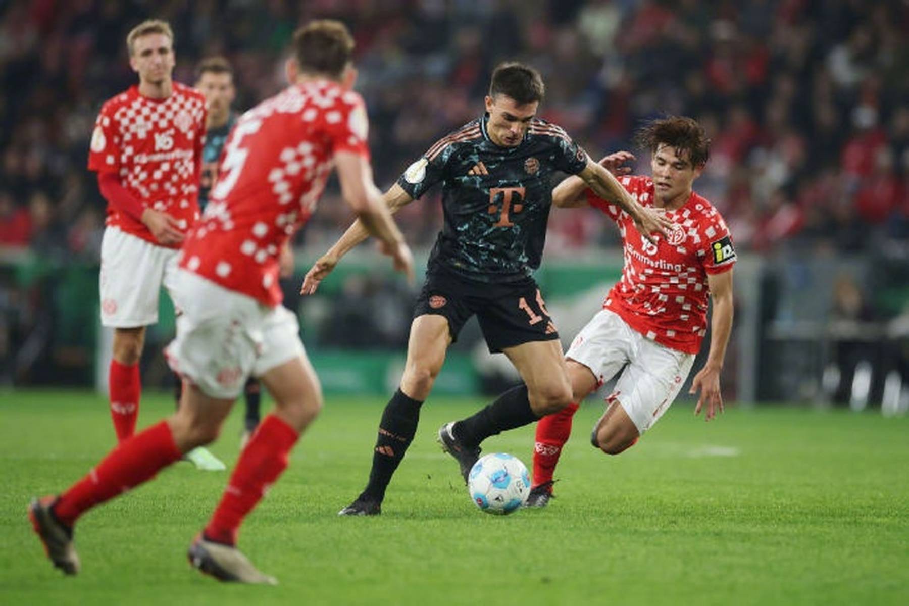 Doinb连续十二场比赛得分超过关键助攻，拜仁挑战极限！